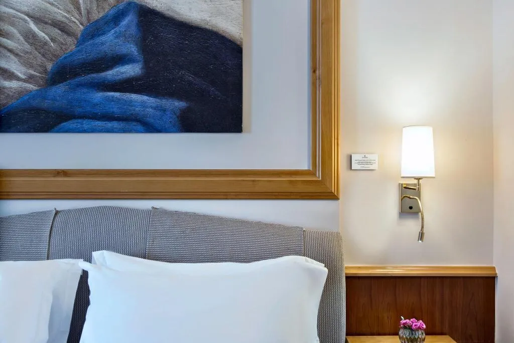 DOUBLE DELUXE KING BED Room, Renaissance Naples Mediterraneo, Naples