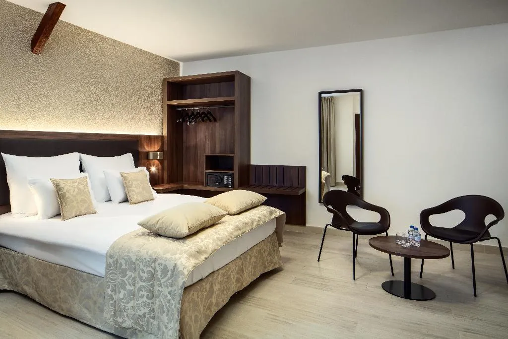 DOUBLE CONNECTING ROOM Room, Michelangelo Grand Hotel, Prague