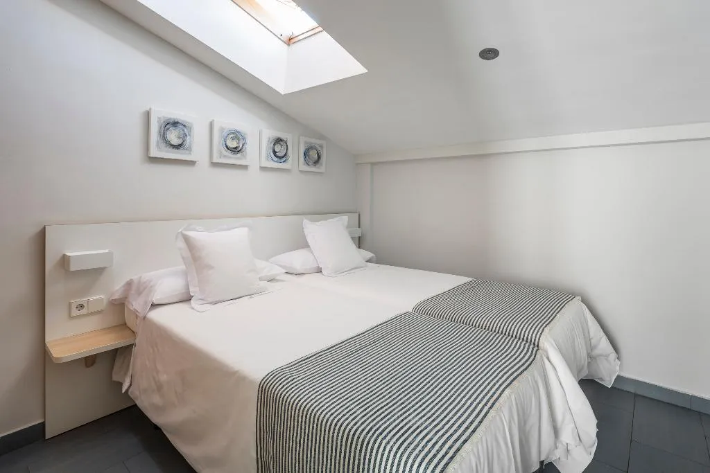 APARTMENT CAPACITY 4 TWO BEDROOMS Room, Mon Suites Carmen, Valencia