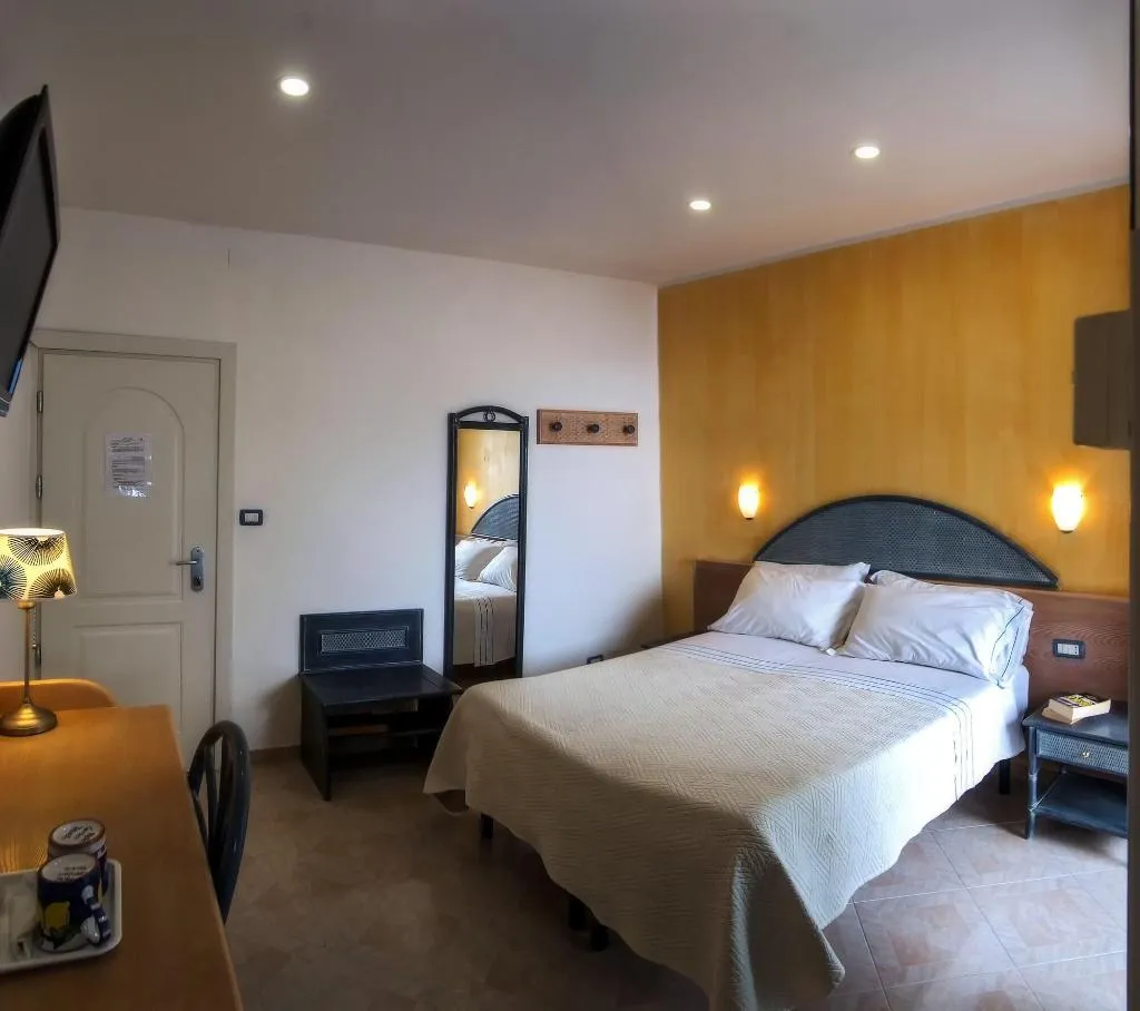 Room, Garden Hotel, Naples