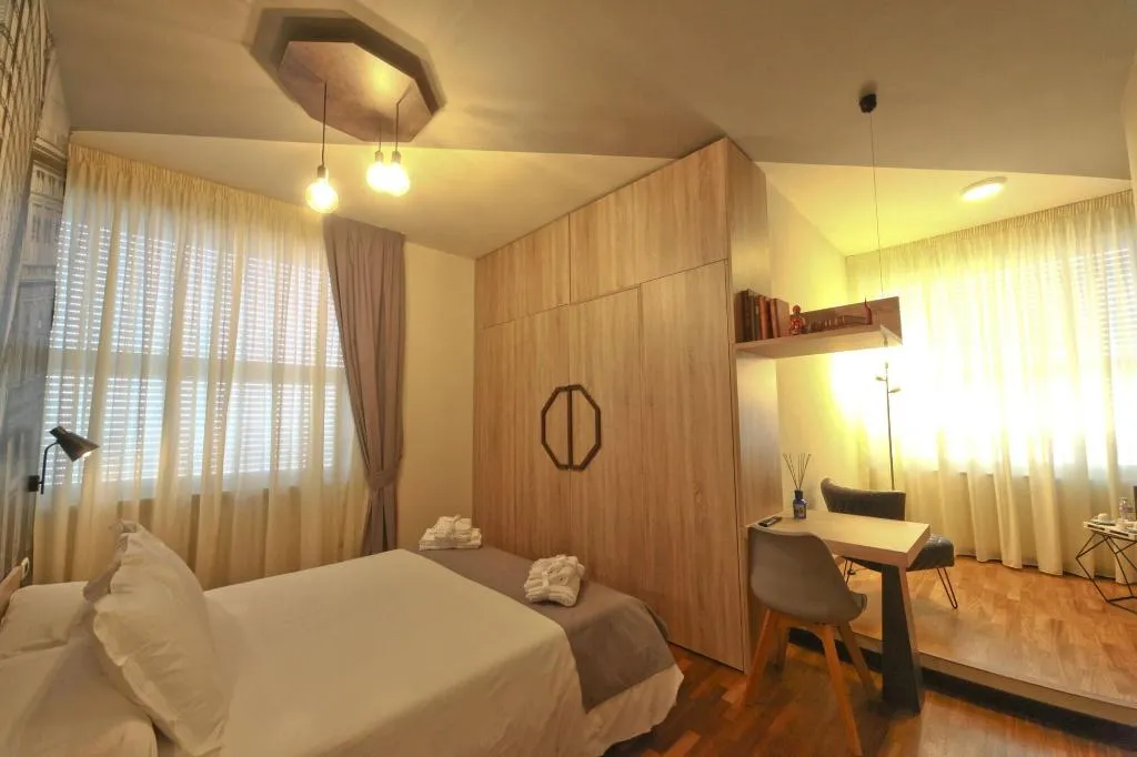 Room, B&B De Gasperi 55, Naples