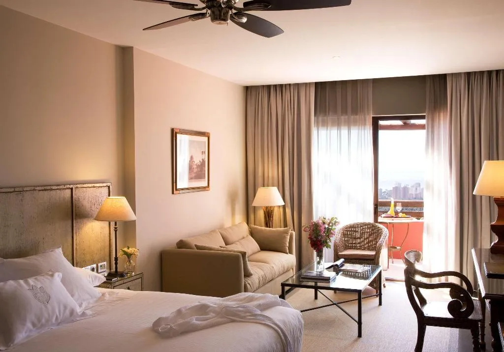 Double or Twin DELUXE SUPERIOR Room, Asia Gardens Hotel & Thai Spa, a Royal Hideaway Ho, Costa Blanca