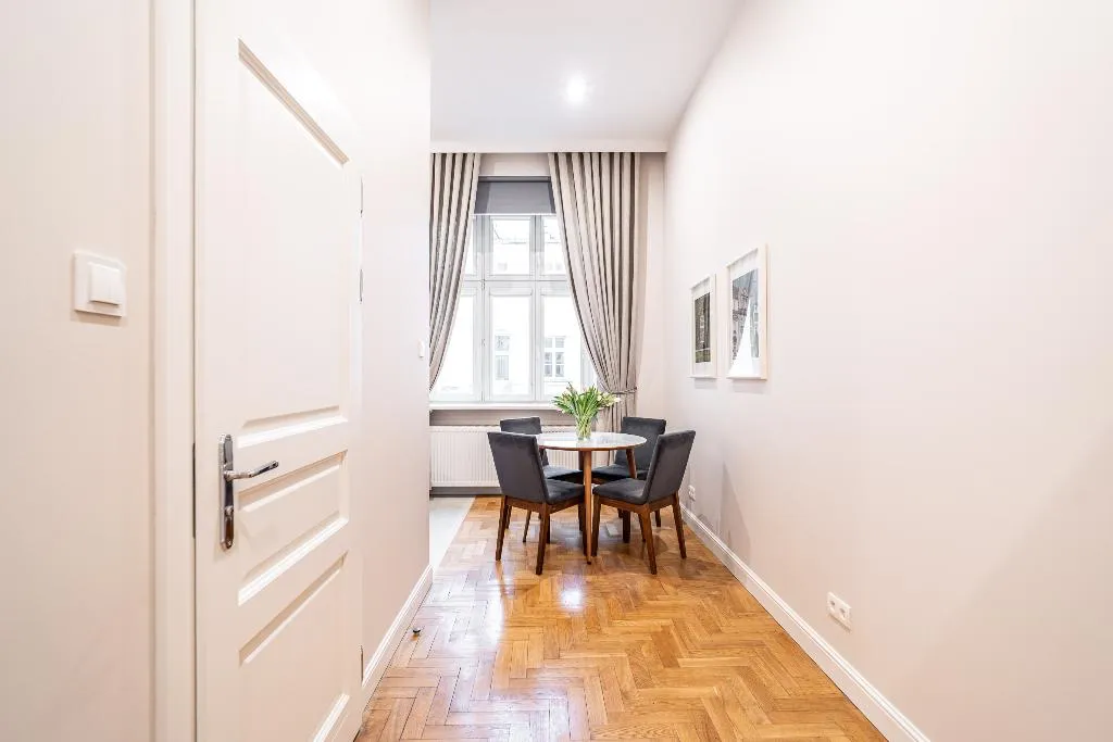 STUDIO SUPERIOR CITY VIEW Room, Venetian House Market Square Aparthotel, Krakow
