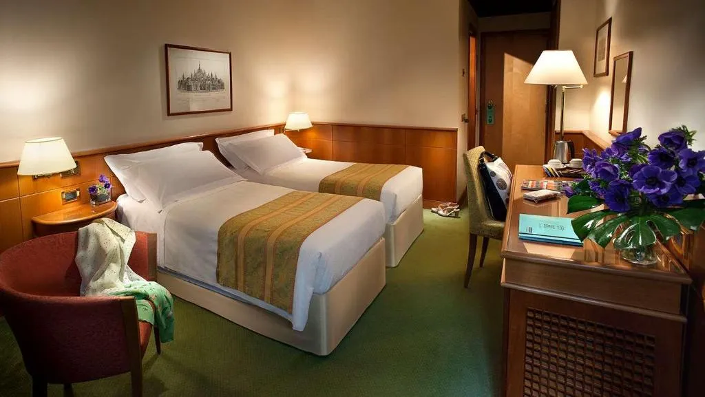 Room, Cavour, Milan
