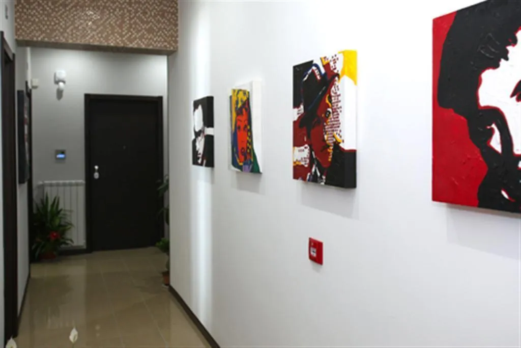 Lobby, Studio 83, Naples