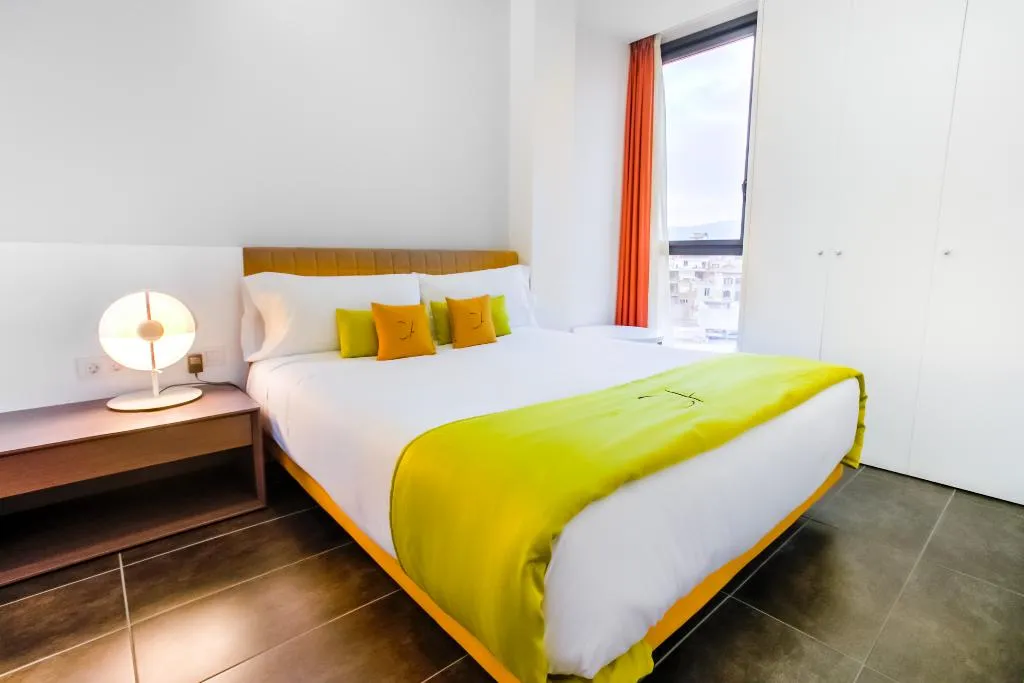APARTMENT CAPACITY 6 TWO BEDROOMS Room, Cosmo Apartments Sants, Barcelona