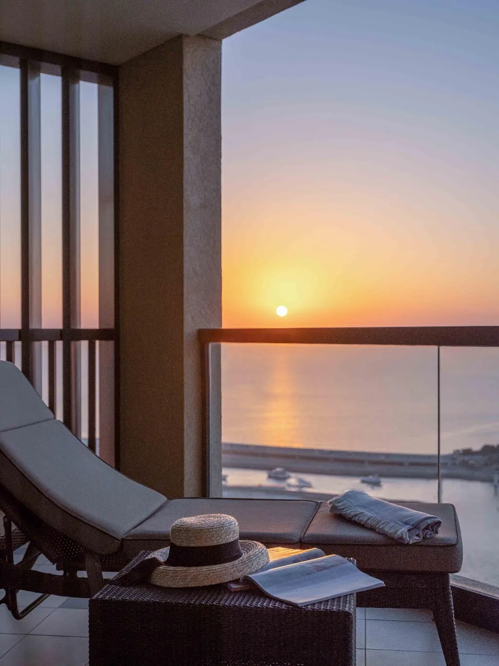 SUITE DELUXE KING BED Room, Sofitel Dubai Jumeirah Beach, Dubai