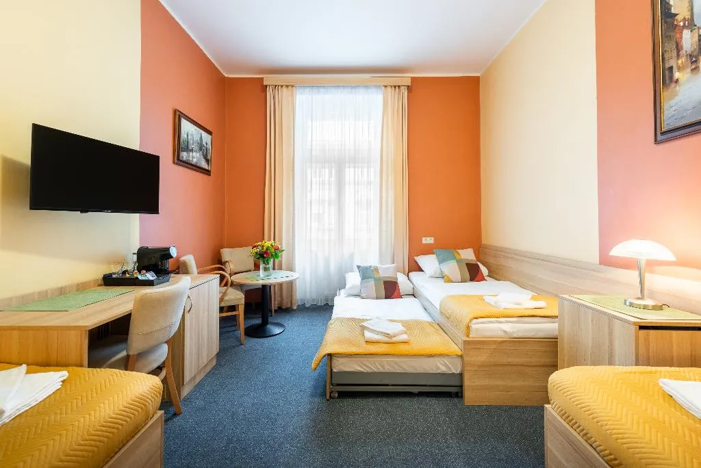 QUADRUPLE ECONOMY Room, Hotel Libero, Prague