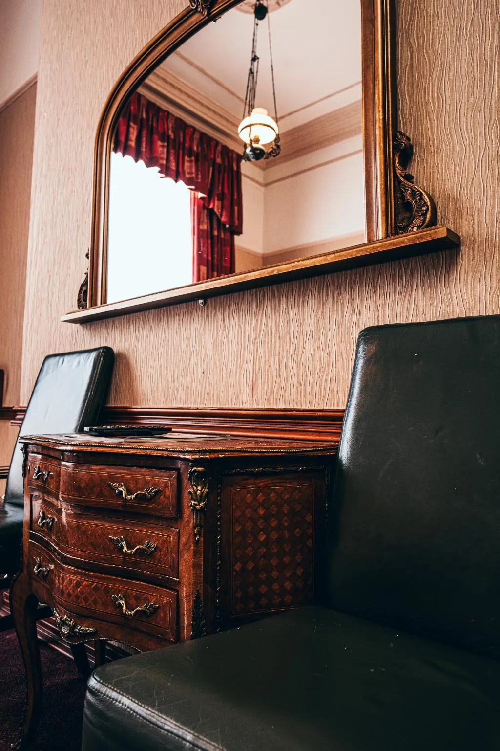 Room, Russell Court, Dublin