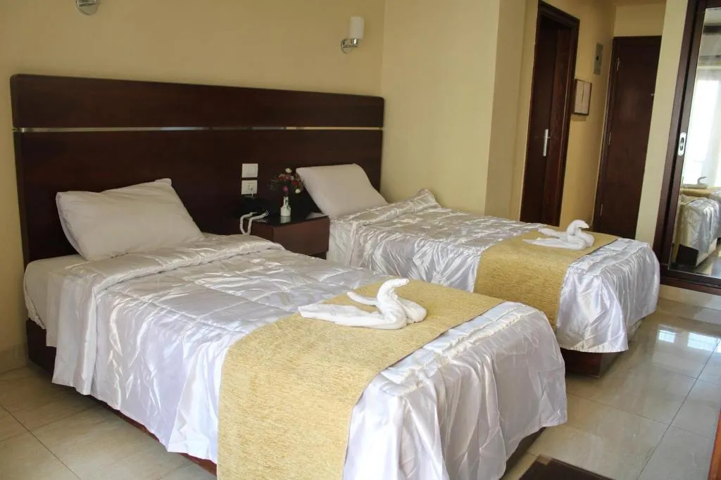 TWIN BASIC Room, Pharaohs Hotel, Cairo