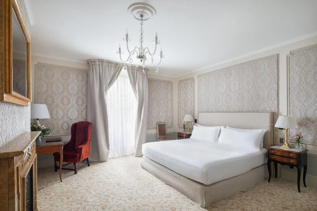 Double or Twin SUPERIOR Room, El Palace, Barcelona