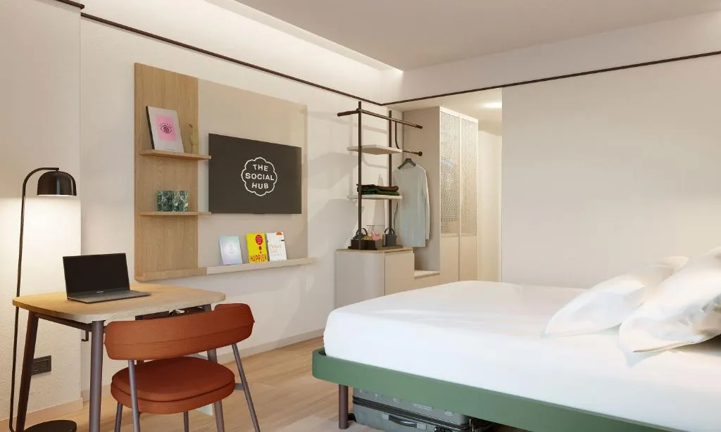 DOUBLE COMFORT Room, The Social Hub Barcelona Poblenou, Barcelona