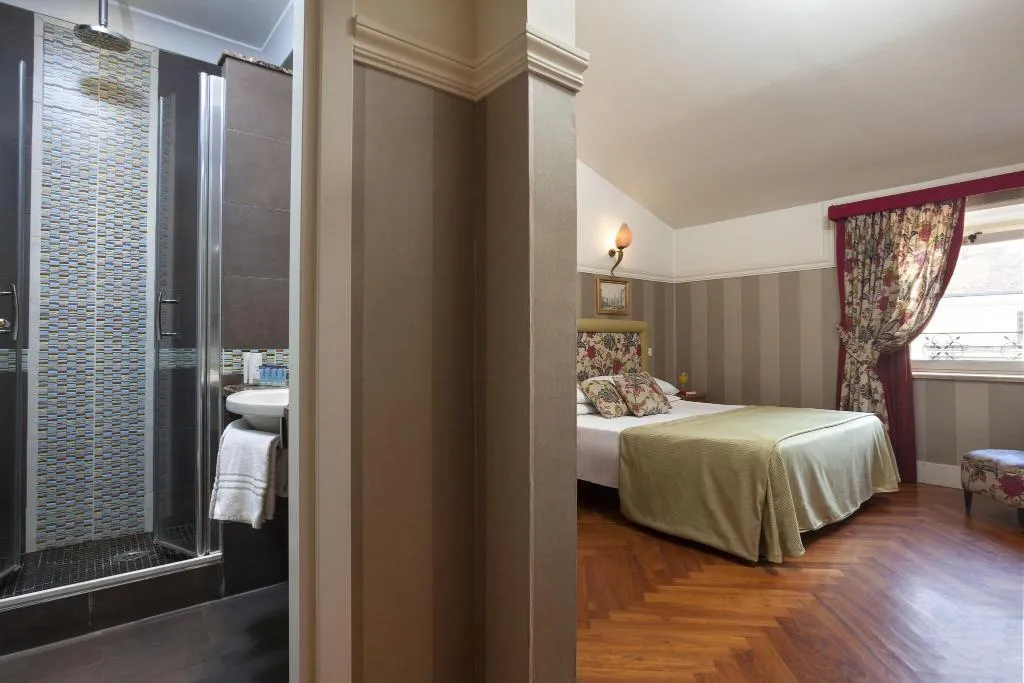 DOUBLE SUPERIOR Room, Hotel Kennedy, Rome
