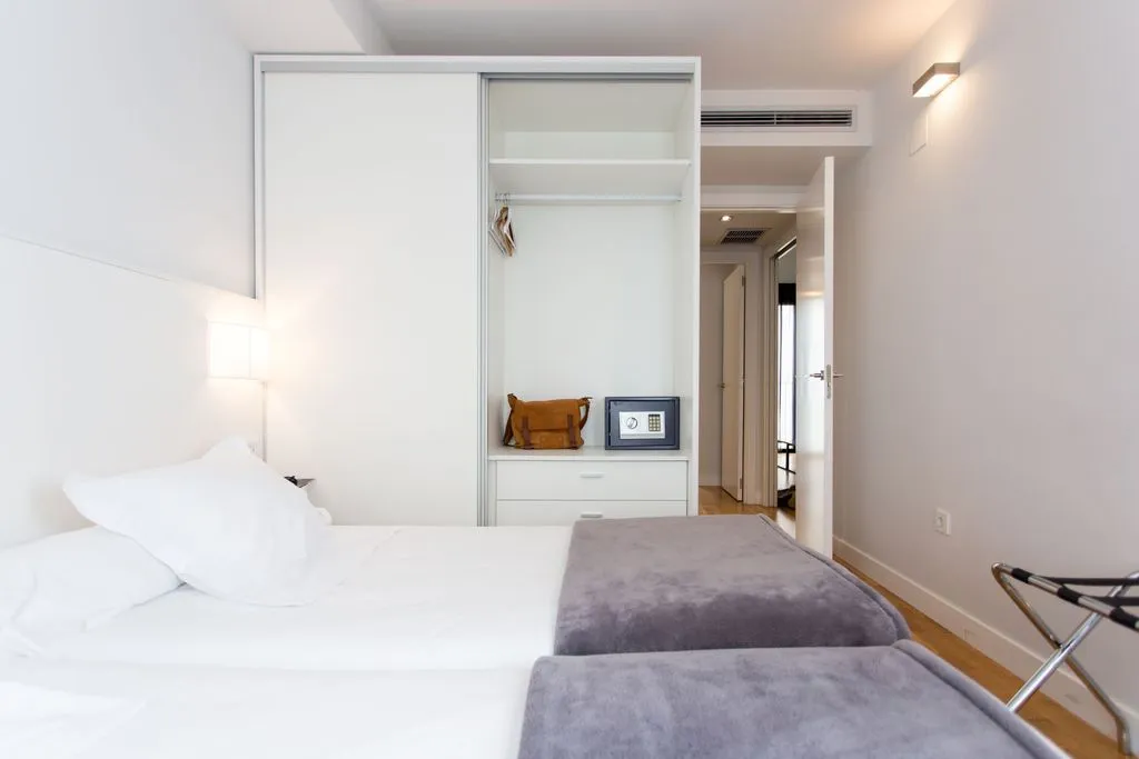 APARTMENT THREE BEDROOMS Room, Mon Suites Catedral, Valencia