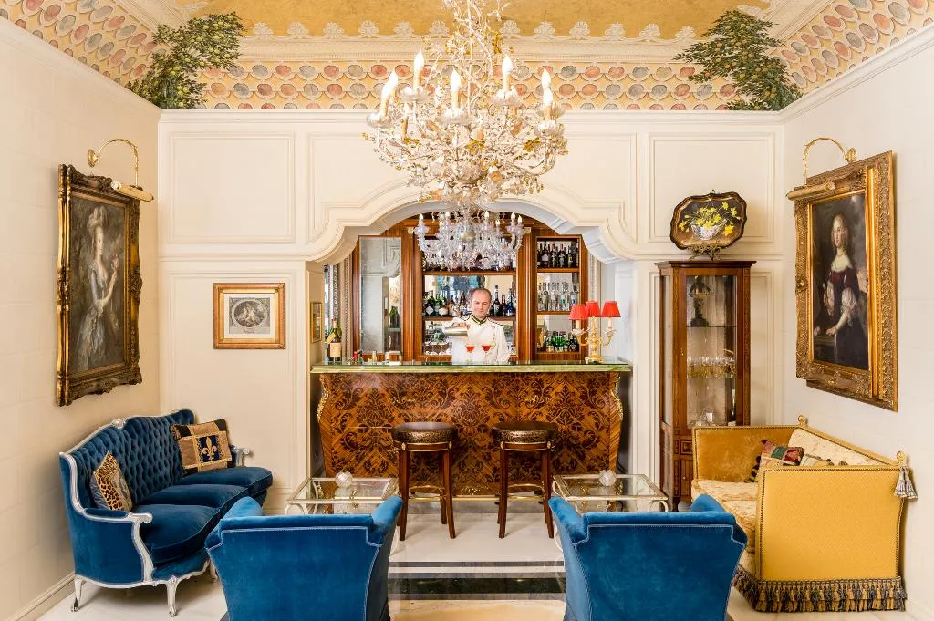 Bar, Villa e Palazzo Aminta, Milan