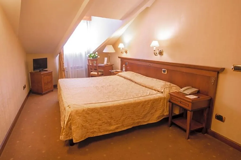 Double or Twin SUPERIOR Room, Hosianum Palace, Rome