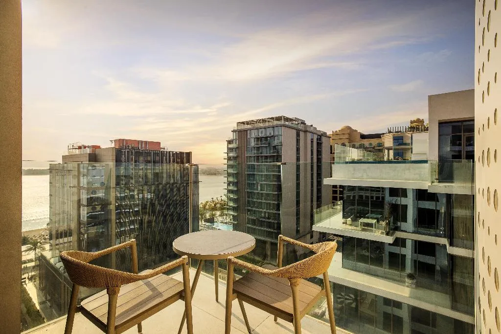 TWIN DELUXE SEA VIEW Room, Tumbi Ht Dubai The Palm, Tapestry Collec by Hilton, Dubai