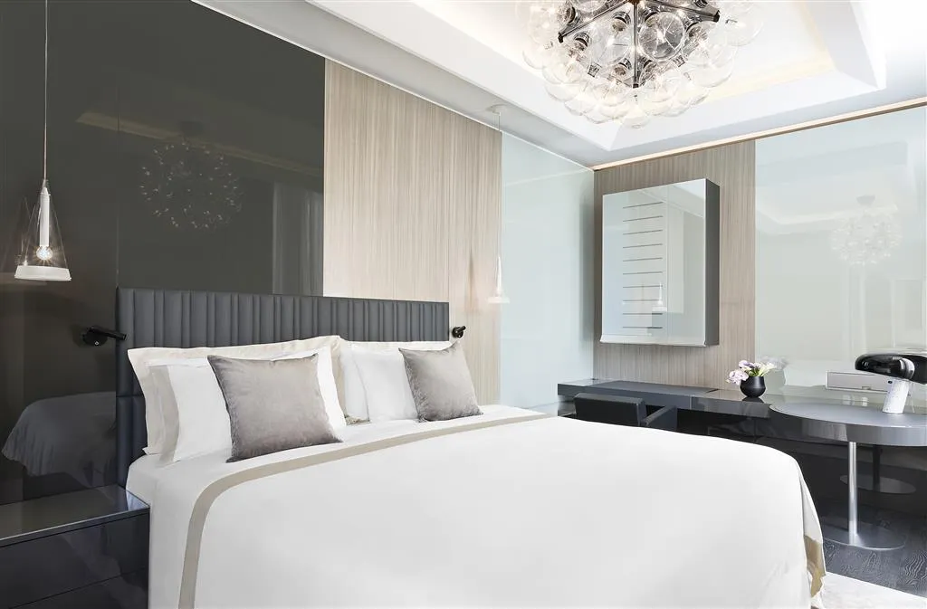 Room, Excelsior Hotel Gallia, a Luxury Collection Hotel, Milan