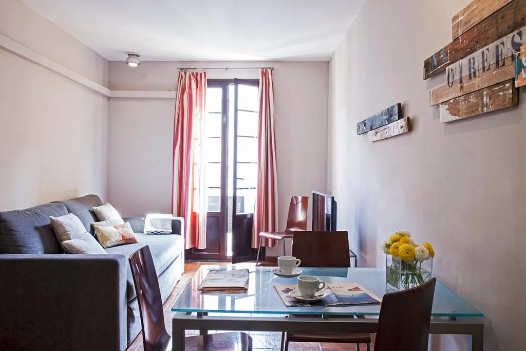 APARTMENT CAPACITY 3 Room, AinB Las Ramblas-Guardia Apartments, Barcelona