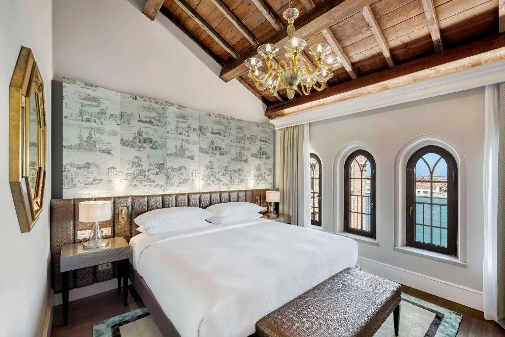 SUITE EXECUTIVE KING BED Room, Hilton Molino Stucky Venice, Venice