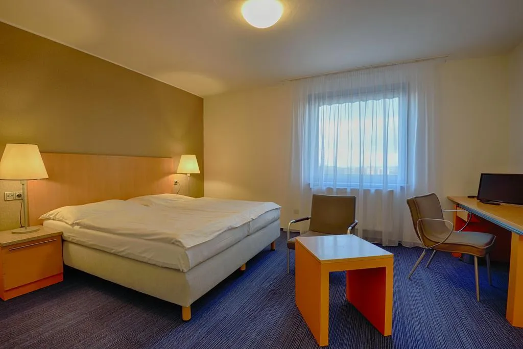Double or Twin STANDARD Room, Henrietta Hotel, Prague