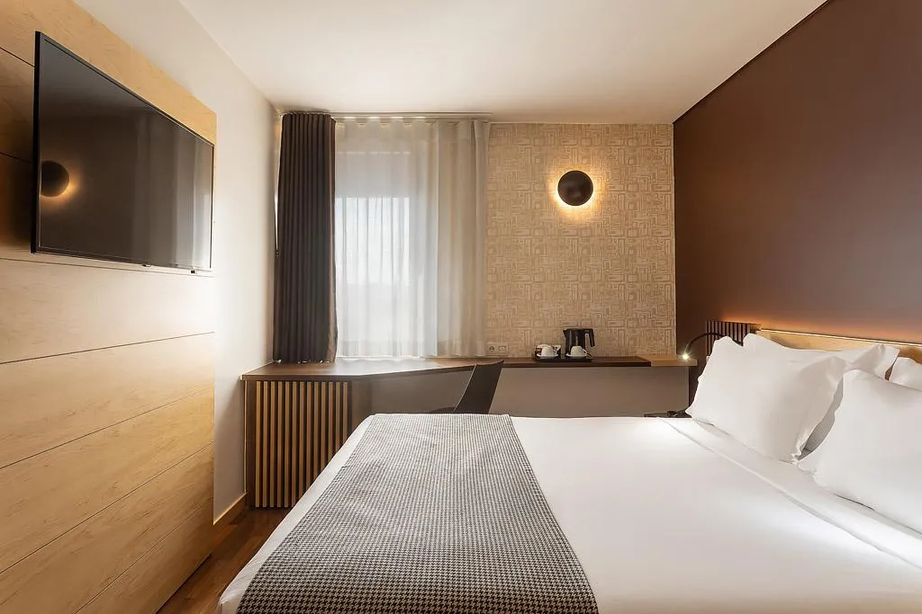 DOUBLE KING SIZE BED Room, HF Fenix Urban, Lisbon