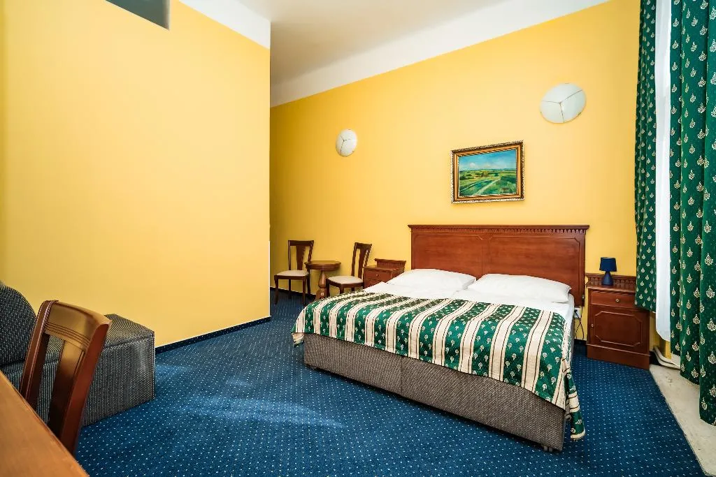 Double or Twin CAPACITY 3 Room, Otakar, Prague