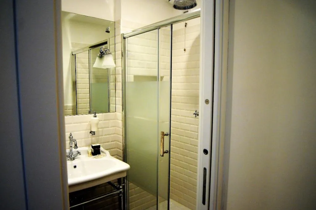 Room, Magia A Trilussa, Rome