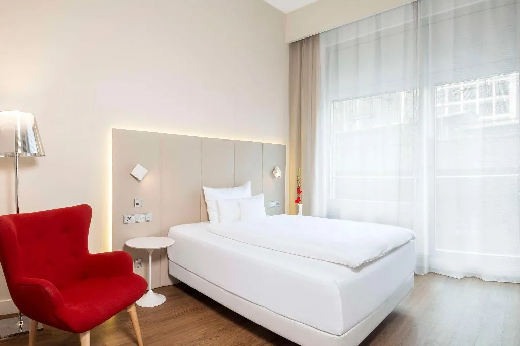 DOUBLE SUPERIOR Room, NH Collection Berlin Mitte Friedrichstrasse, Berlin