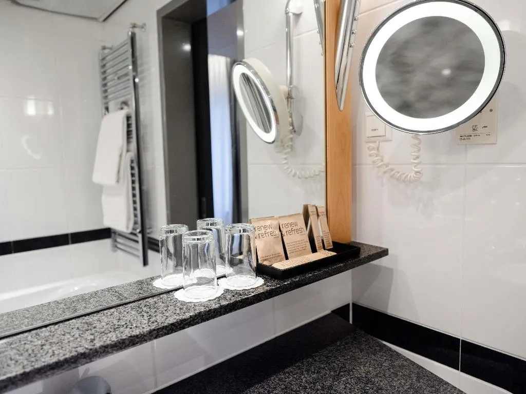 TWIN PREMIER Room, Swissotel Amsterdam, Amsterdam