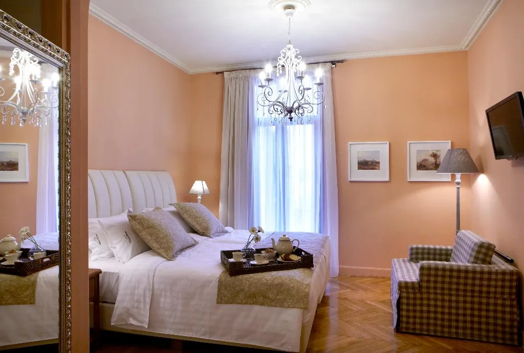 Room, Sweet Home, Athens