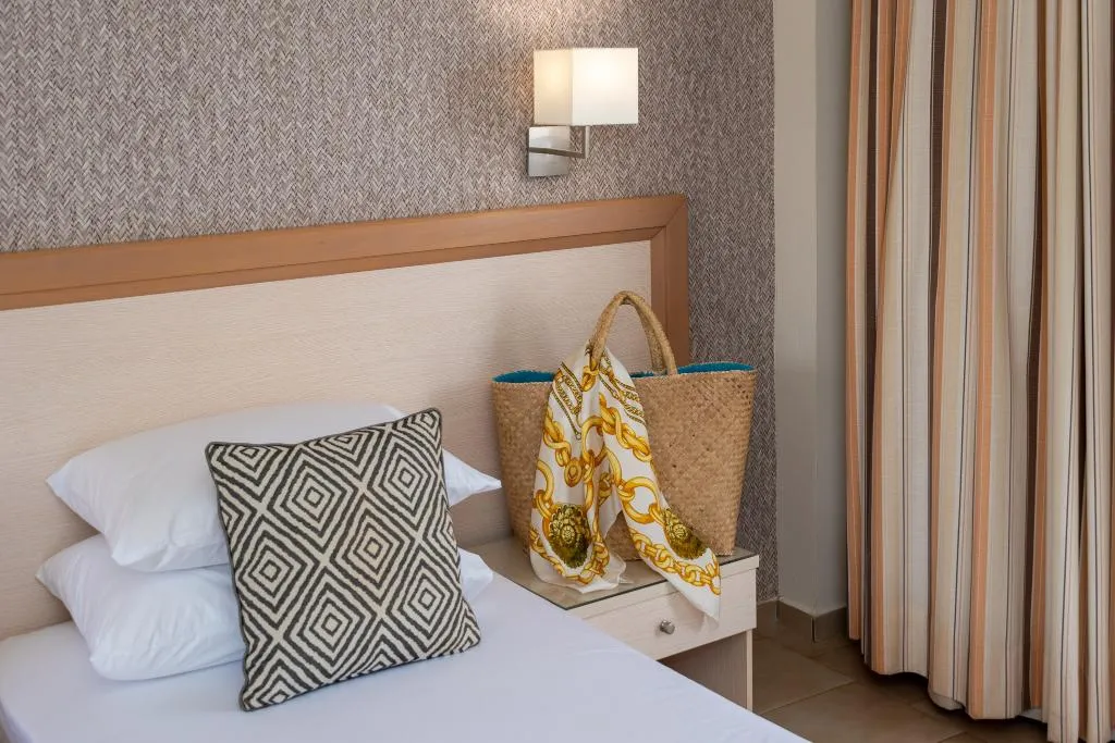 TRIPLE SUPERIOR GARDEN VIEW Room, Dedalos Hotel, Crete