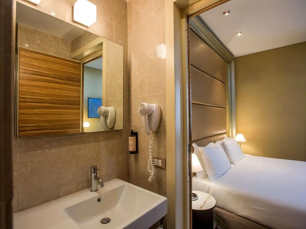 Room, Mercure Roma Centro St. John, Naples