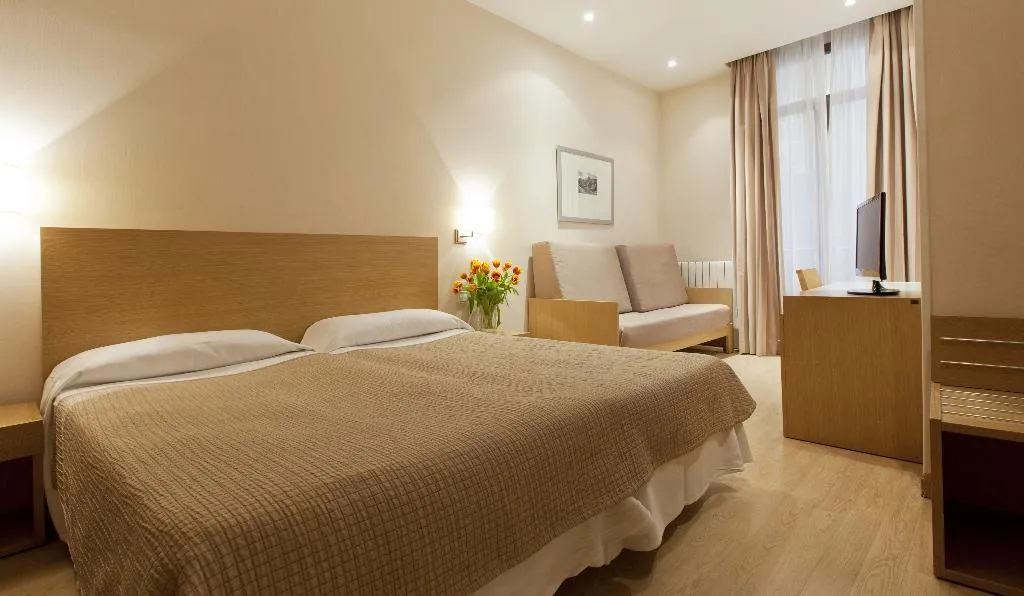 Room, Regente, Madrid