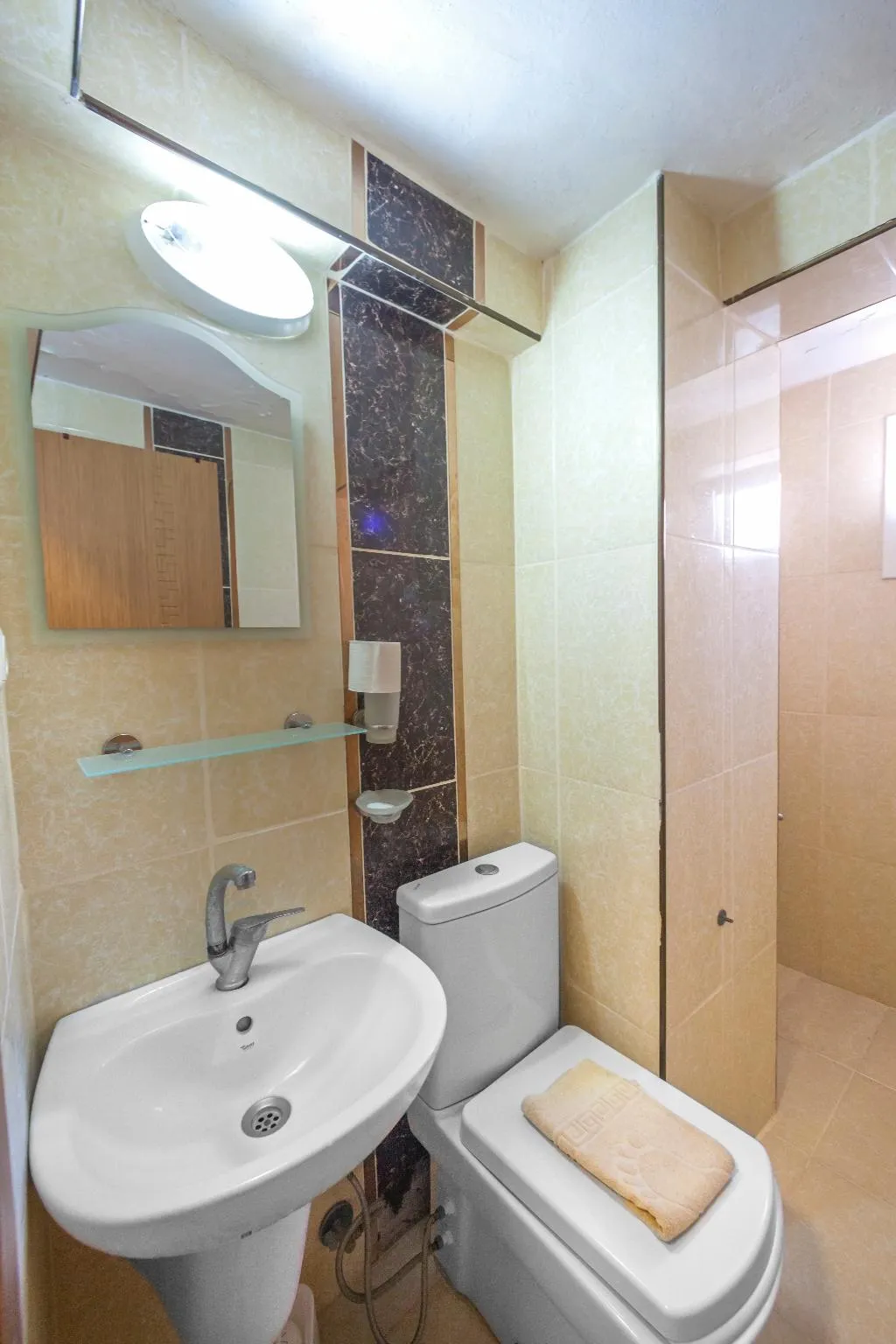Room, Marla, Bodrum