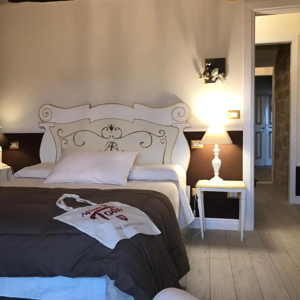 Room, B&B Residenza Teatro Antico, Perugia