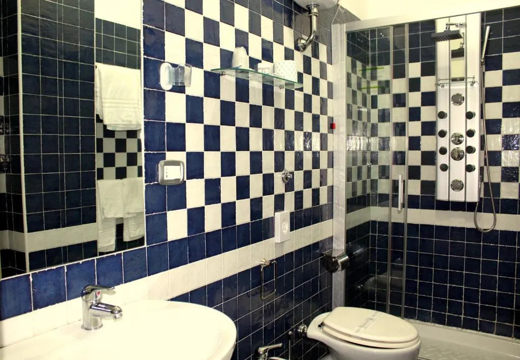 QUADRUPLE SUPERIOR Room, Parco dei Principi, Naples
