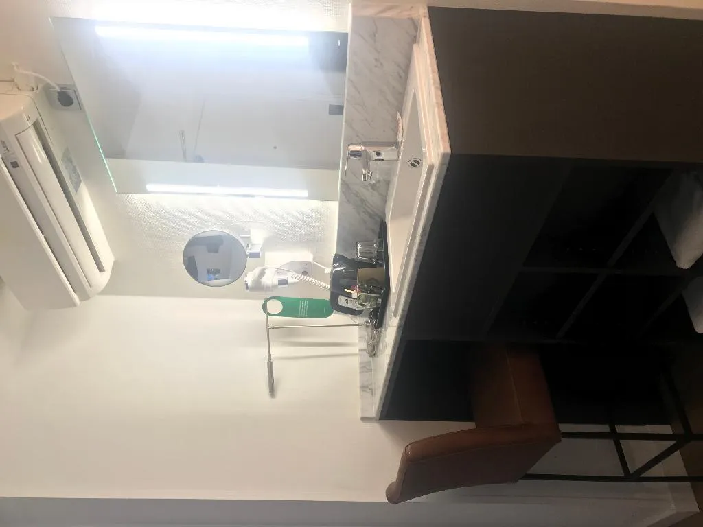 SINGLE STANDARD Room, Avenue, Amsterdam