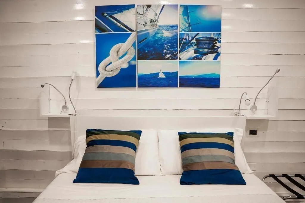 Room, Yacht Club Angioino, Naples