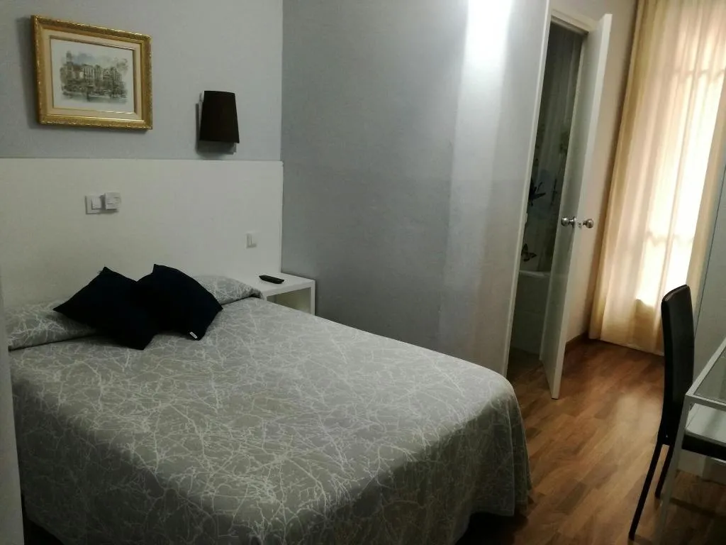 Room, Hostal Lesseps, Barcelona