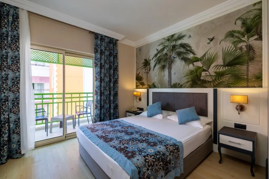 FAMILY ROOM LAND VIEW Room, Crystal Paraiso Aqua Collection, Antalya