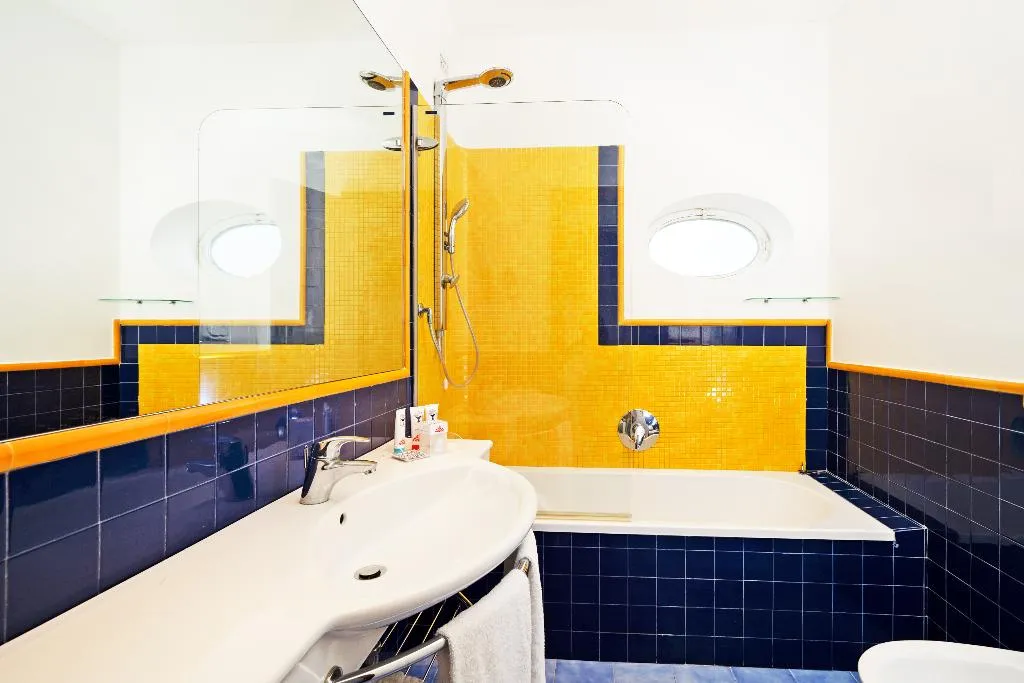 Double or Twin DELUXE SEA VIEW Room, Delfino, Naples