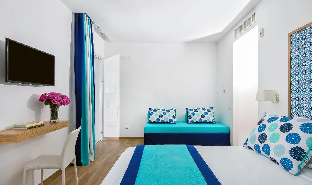TRIPLE DELUXE Room, Hotel Miramare, Naples