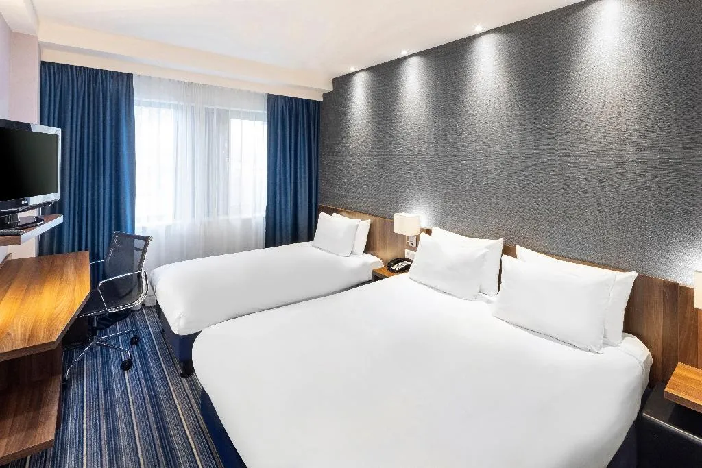 DOUBLE QUEEN SIZE BED Room, Holiday Inn Express Amsterdam-South, Amsterdam