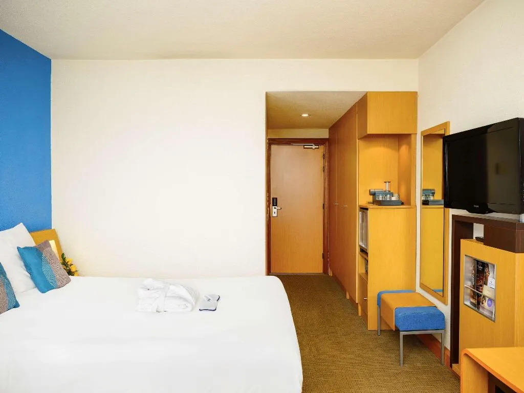 DOUBLE SUPERIOR QUEEN BED Room, Novotel Porto Gaia, Porto