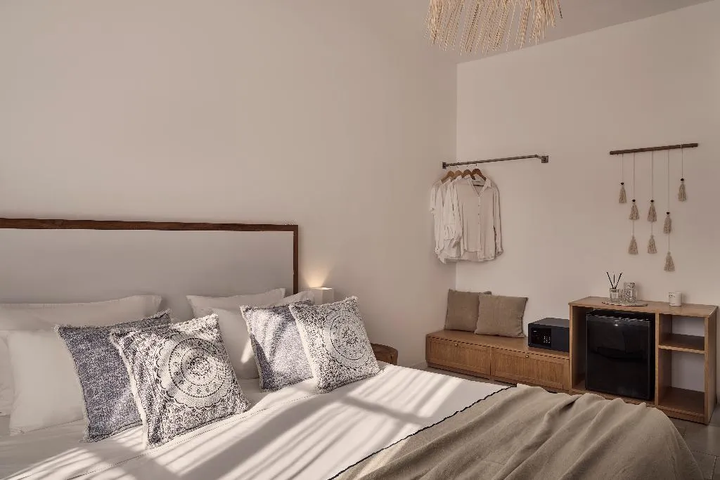 Double or Twin GARDEN VIEW Room, Dionysos sea side resort, Santorini