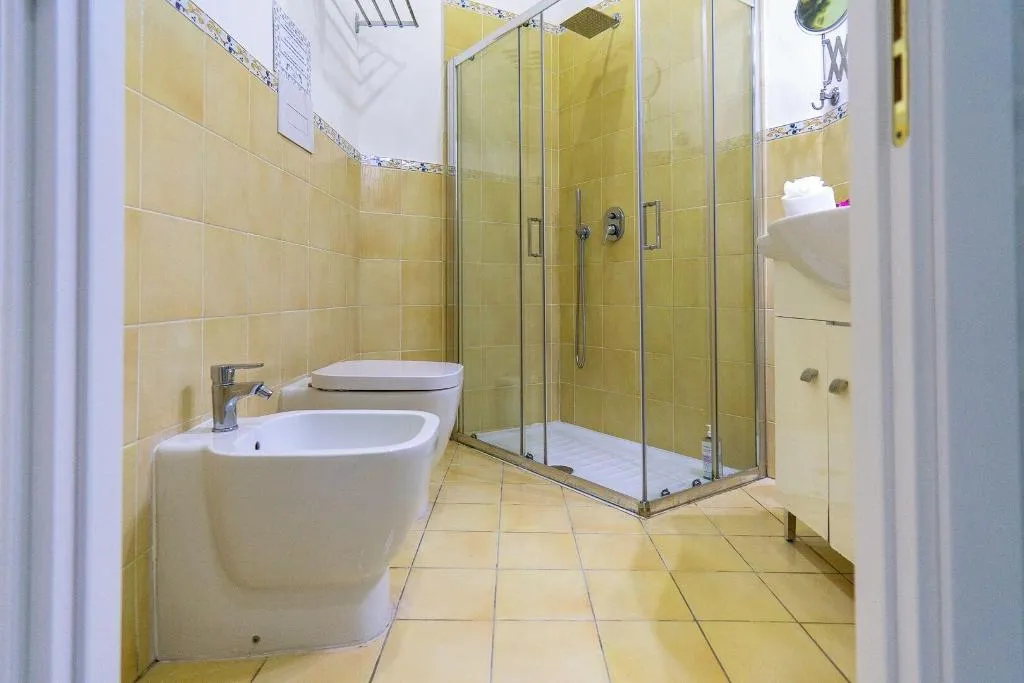 Room, Alma Adry, Naples