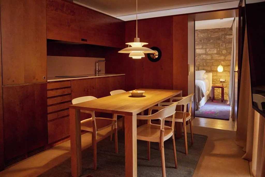 Room, Neri, Barcelona