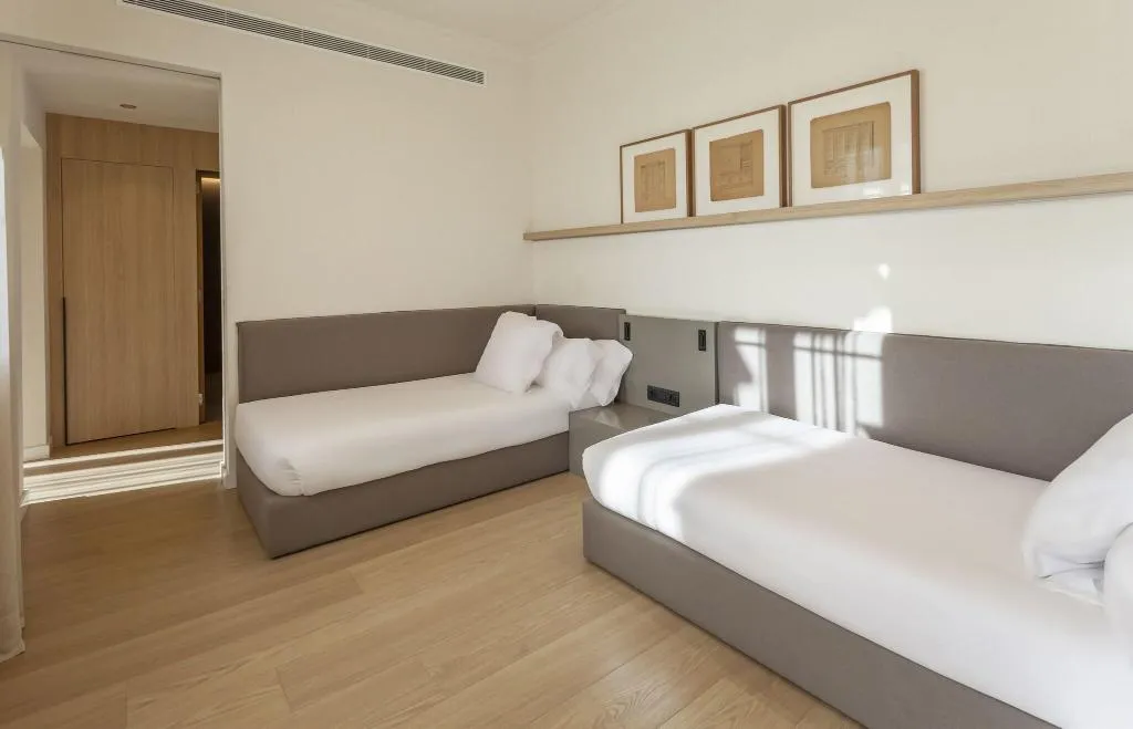 FAMILY ROOM THREE BEDS Room, Astoria, Barcelona