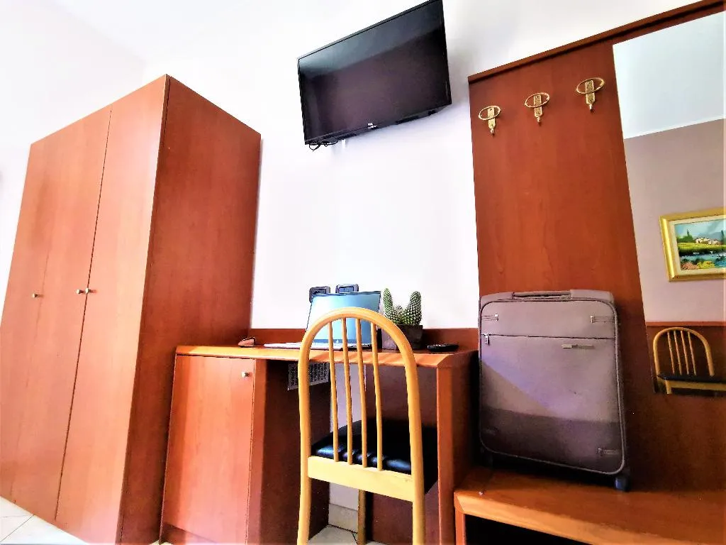 TRIPLE STANDARD Room, Hotel Venini, Milan